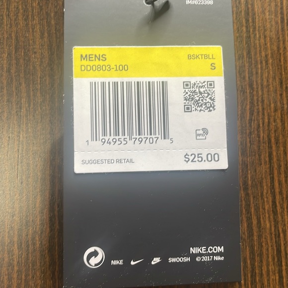 New with tags. Men’s Nike Dri fit basketball t-shirt white size small. - Picture 3 of 5